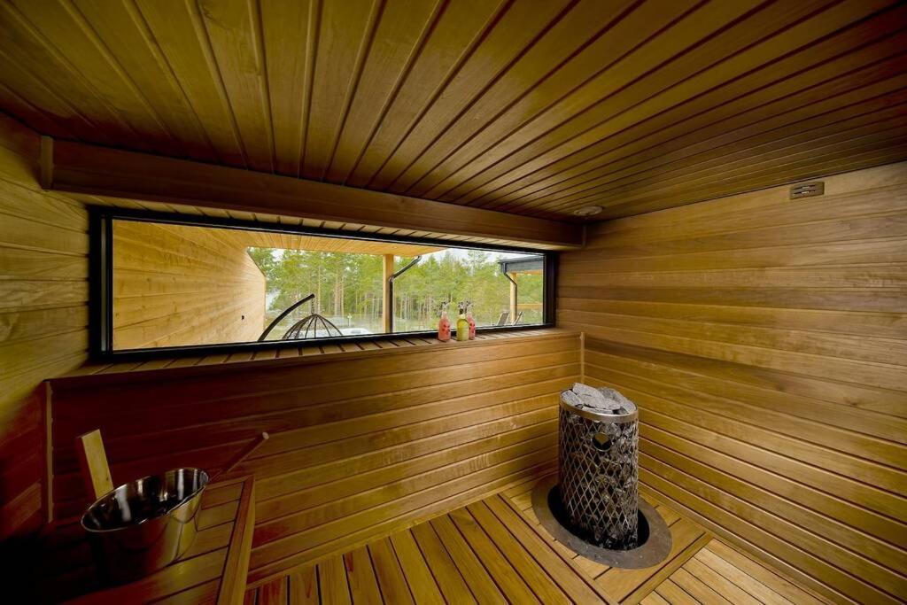 Seija'S Modern Villa With Hot Tub Taivassalo ภายนอก รูปภาพ